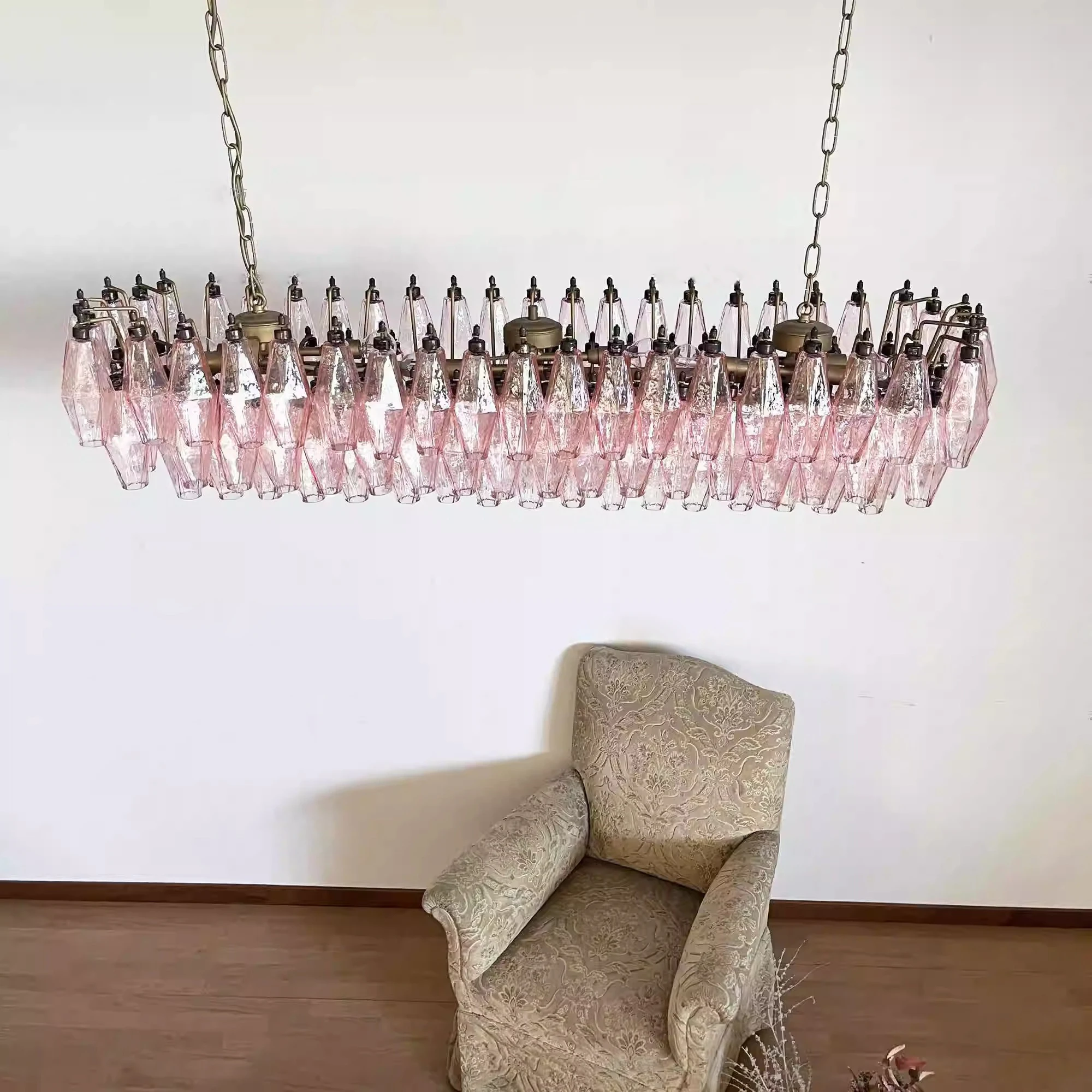 Iluminación LED de araña moderna con diseño americano de cristal transparente rosa gris rómbico para comedor interior, accesorio decorativo para el hogar