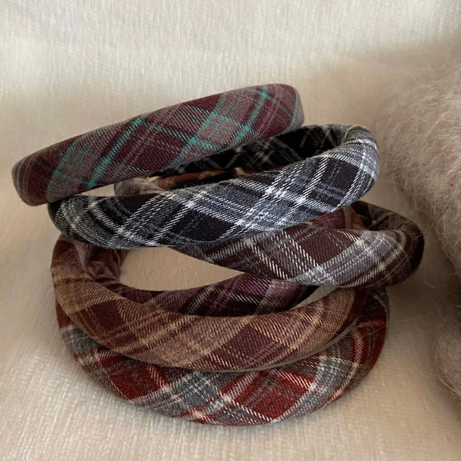 الخريف الشتاء الفانيلا منقوشة العصابات الشعر نمط Preppy مبطن Headbands الكلاسيكية الشعر هوب للنساء غسل الوجه وتتسابق إكسسوارات الشعر