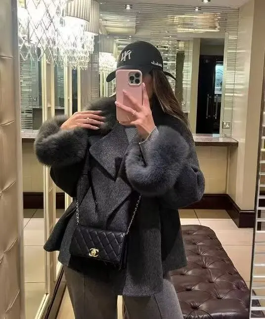 

BB6991 Autumn/Winter 25 New Women's Clothing Hidden Button Closed Style Loose Warm Artificial Fur Decorative Woolen Coat Coat