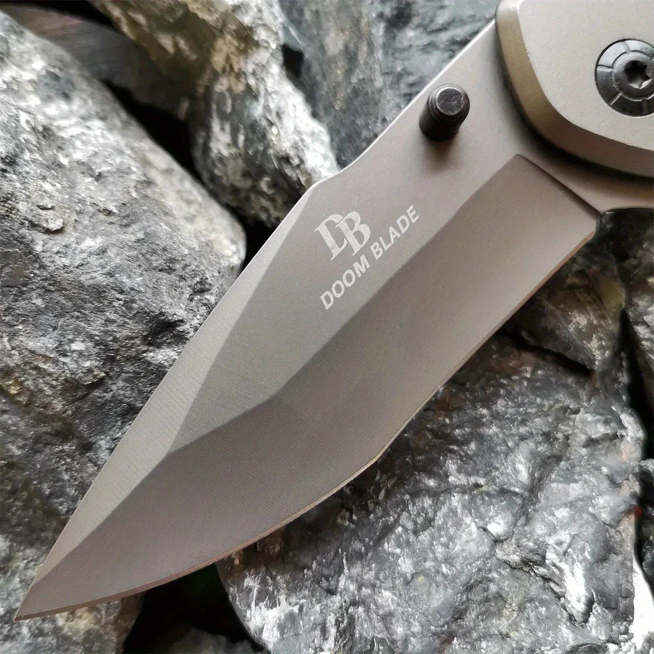 Single-Hand Quick-Open Folding Knife 2