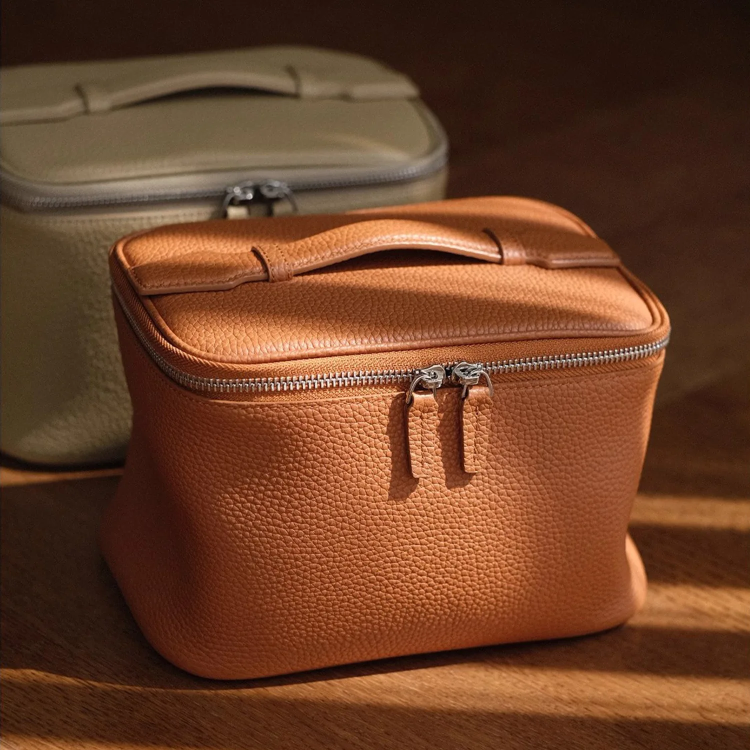 

Large-capacity Cowhide Makeup Bag Travel Portable Wash Bag High-end Large-capacity Storage Bag Practical Soft Leather Handbag