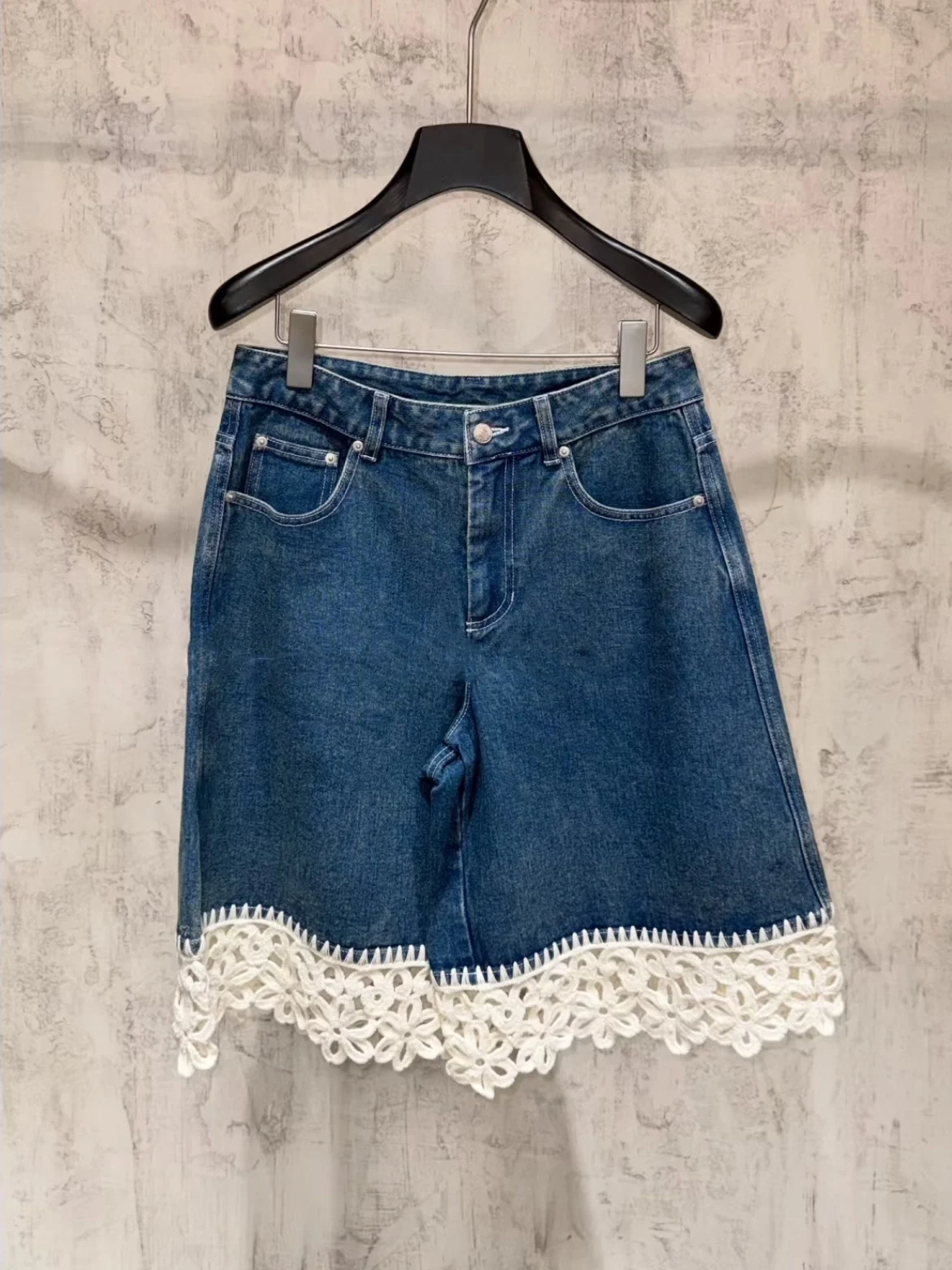

Heidd Spring Summer 2026 Hollow out Floral Embroidery Patchwork Blue Jeans Mid-Length Pants High Waist Cotton Lace Plant Floral