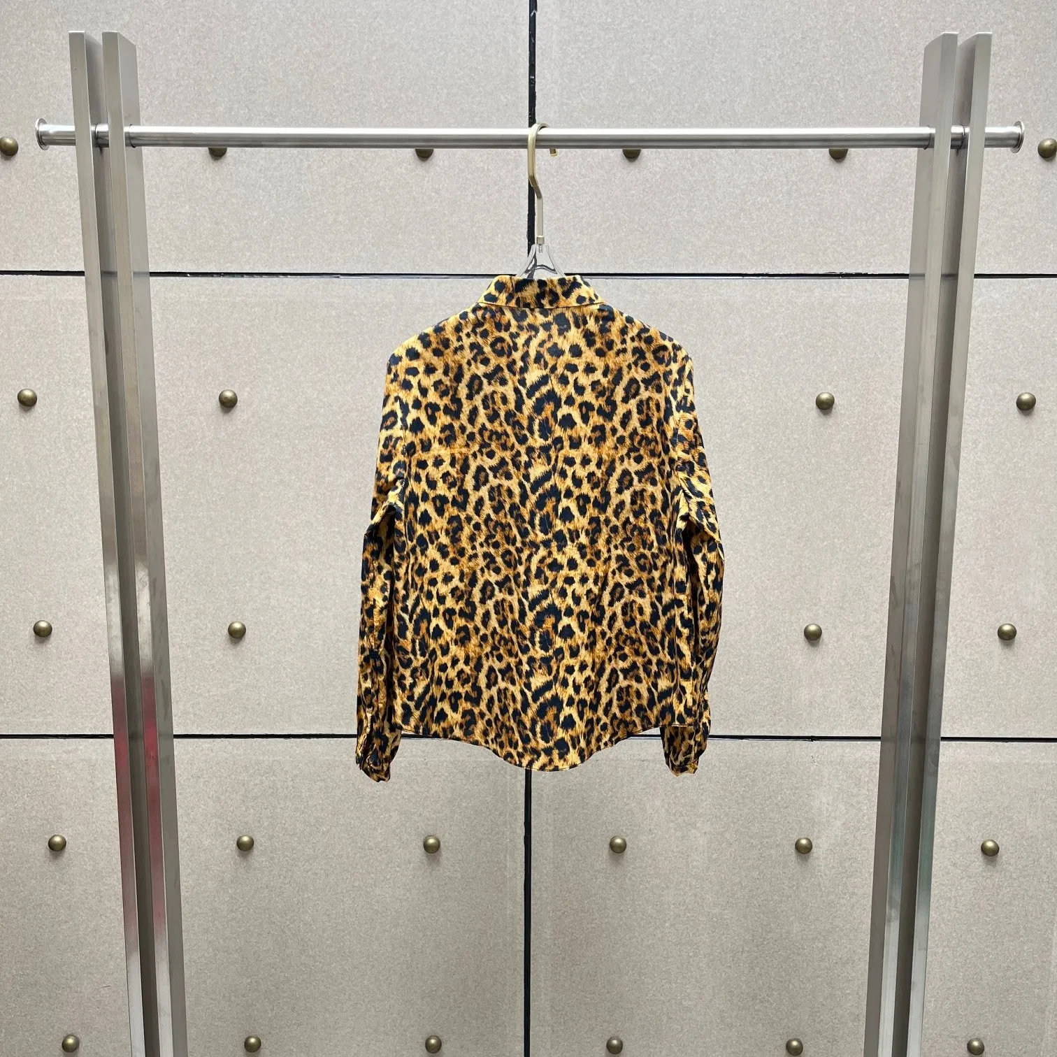 2026 Leopard Print Ruffle-Trim Blouse – Bold Long-Sleeve Shirt with Delicate Neckline & Wild Pattern