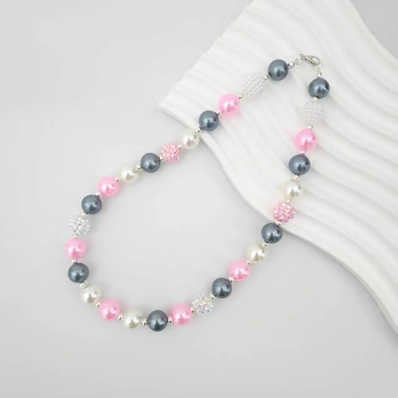 

Милое праздничное ожерелье ручной работы для девочек, милое белое серые жемчужное ожерелье для маленьких девочек, ювелирные изделия на Рождество
