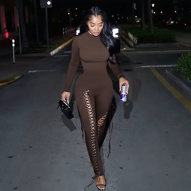 بدلة قفز ضيقة مفرغة لخريف 2025 بأربطة على الموضة للسيدات بياقة دائرية وأكمام طويلة ثوب فضفاض غير رسمي ضيق ملابس الشارع