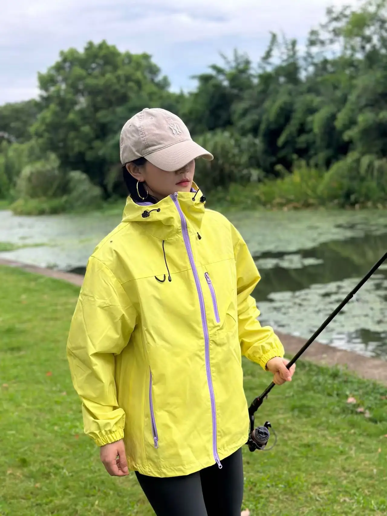 

Новая осенняя коллекция 2025: Мужская куртка для альпинизма и женский походный костюм с цветными блоками, с капюшоном, для активного отдыха, верхняя одежда KUOMI, повседневная куртка