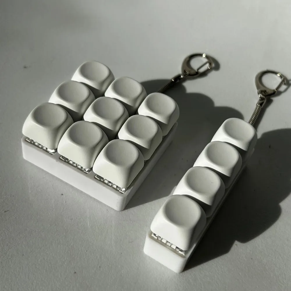 4 /9 Key Switch Tester Keyboard Keychain with Sound Fidget Toy Compact Portable Comfortable Touch Mini Desk Accessory view 5