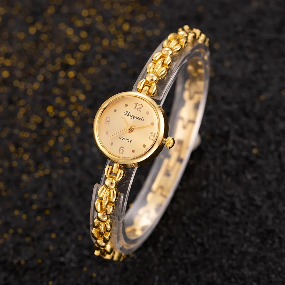 Orologio da donna di lusso con quadrante piccolo dorato Orologio al quarzo da donna con strass sottile alla moda adatto per la festa di compleanno versatile quotidiana