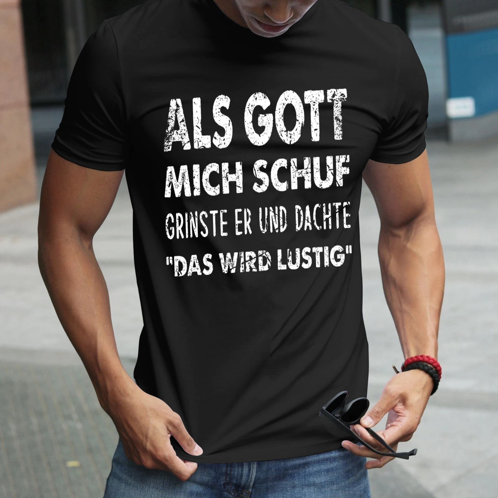 Herren-T-Shirt „Als Gott mich schuf, grinste er und dachte: Das wird lustig“ – Perfekt für Freizeitkleidung, Partys und Karneval-Outfits