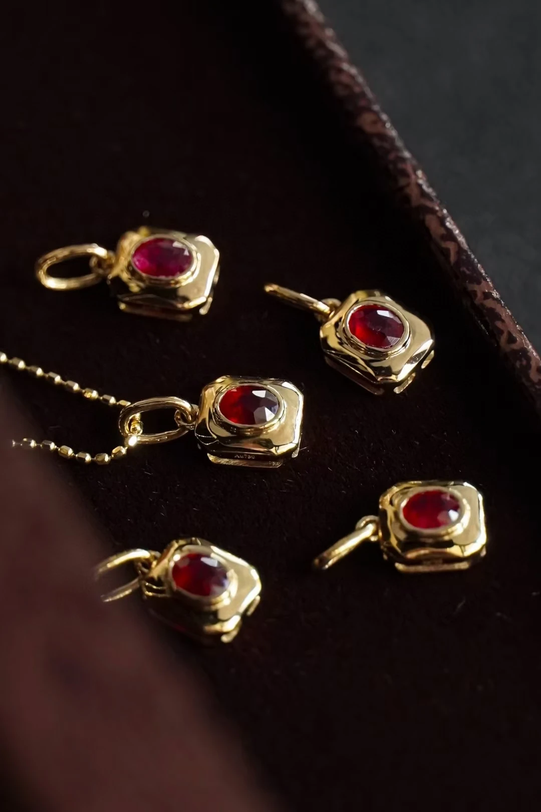 

18K Solid Gold Bezel Set Nature Pigeon Blood Ruby Solitaire Gems Pendant Ruby Spinel Necklace Bespoken High-end Jewery Wife Gift