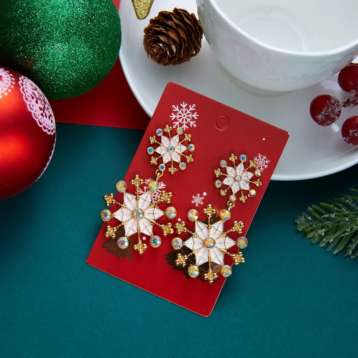 Strass-Ohrringe mit rosa Emaille-Weihnachtsmann-Anhänger für Damen, Weihnachtsschneemann, Lebkuchenmann, Krücke, Schneeflocken-Ohrringe, Schmuck – Detail 31