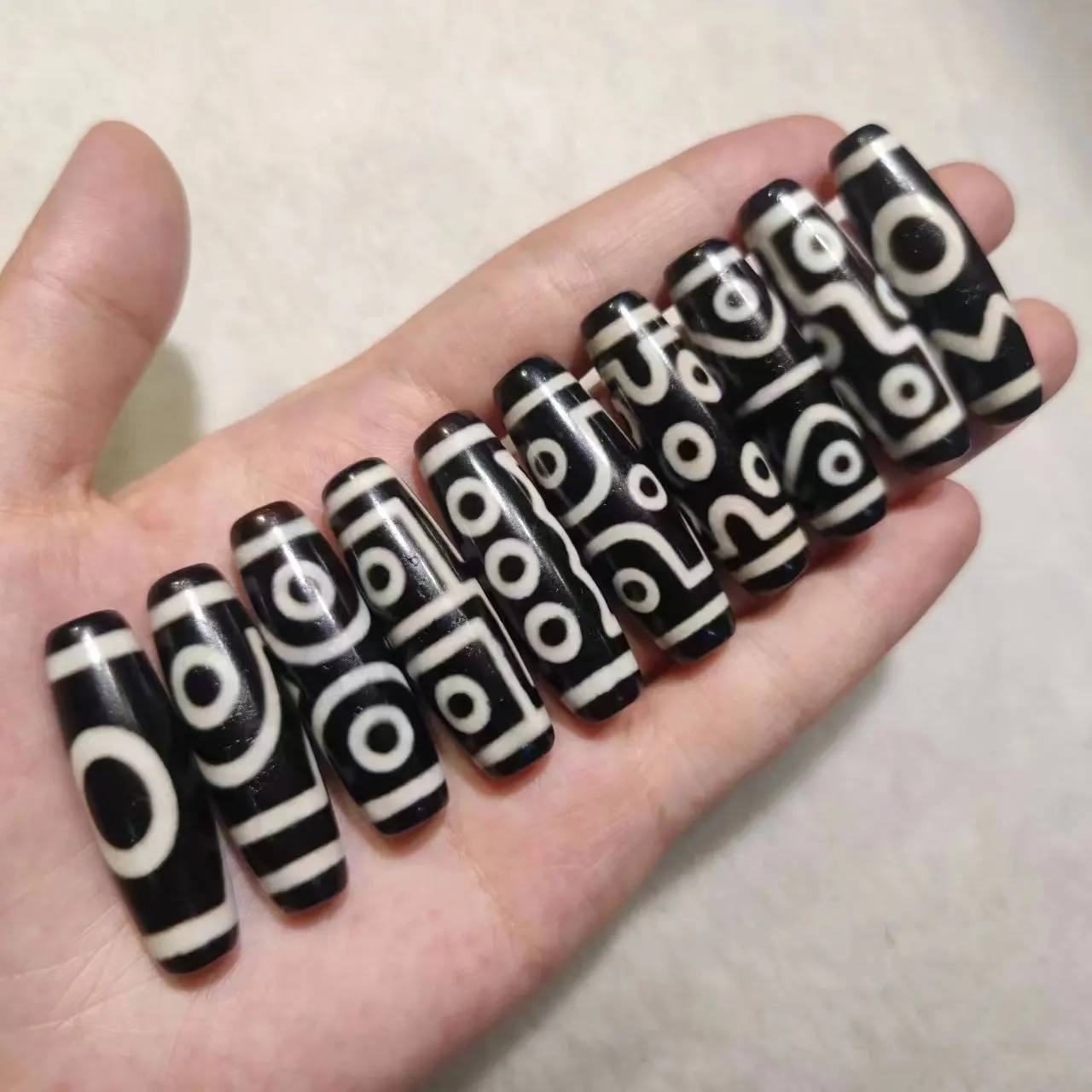 10pcs/lot natural agate dzi Black and white Weathering lines Multiple patterns diy Necklace pendant Accessories jewelry beads