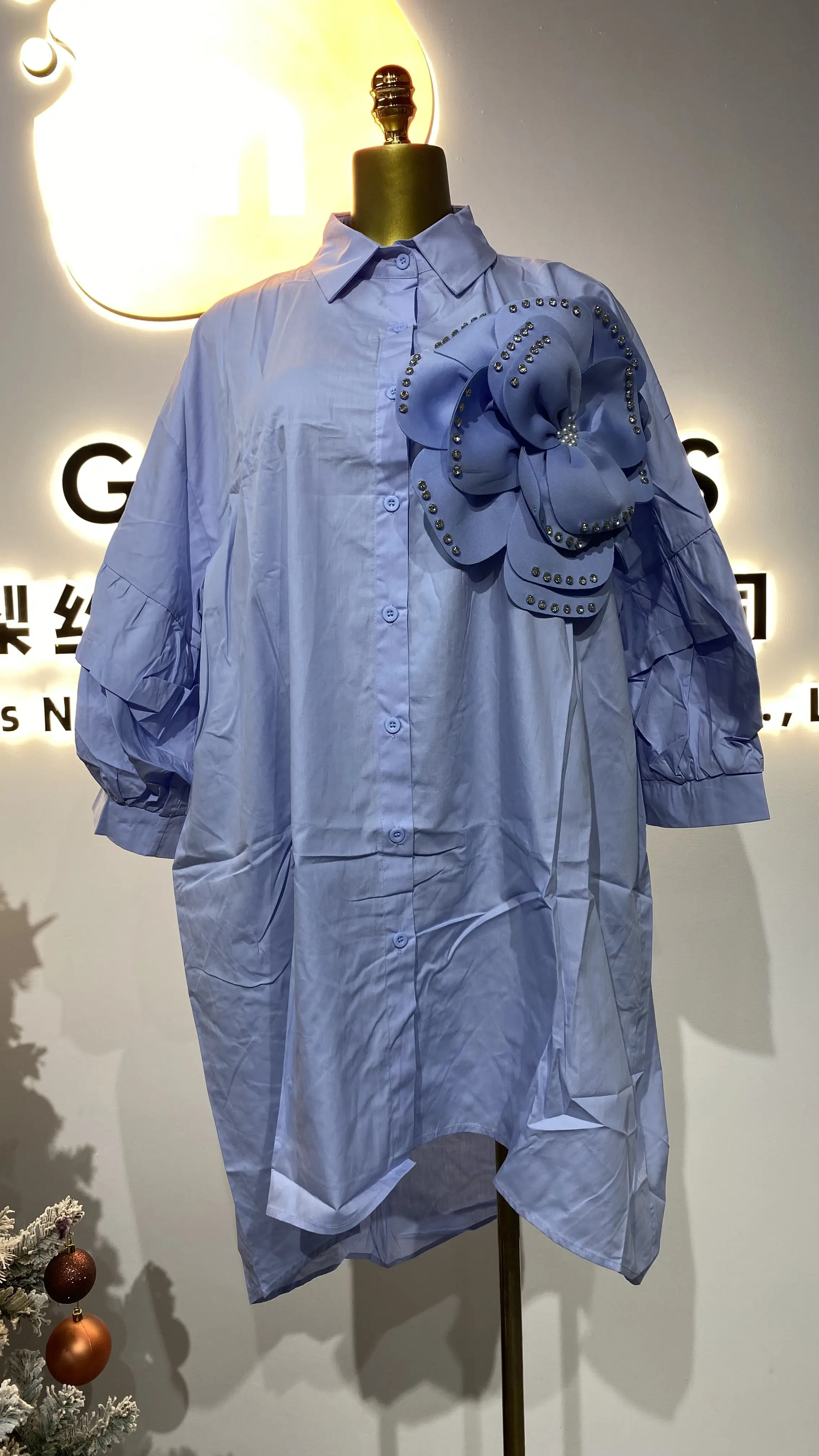 Nieuw Frans modeontwerp geplooid driedimensionaal bloemenoverhemd modieus gefrituurd straatcasual overhemd-GZMM257