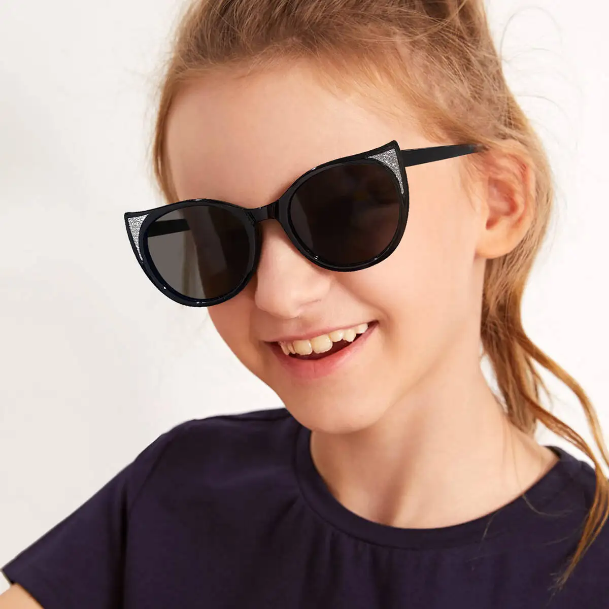 2026 Neue Kinder-Sonnenbrille mit niedlichen Katzenohren, feinem Glitzer und Ins-Style-Farben für den Außenbereich