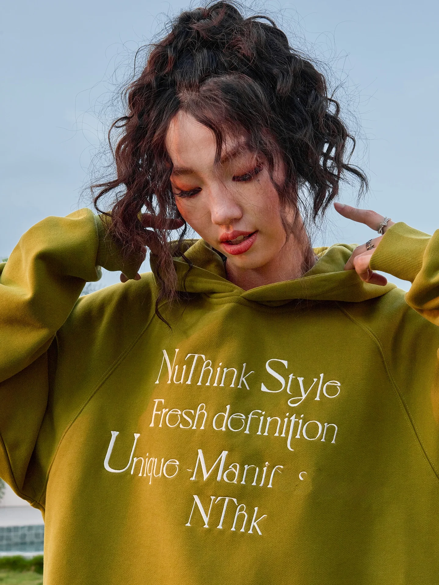 

Худи Nuthink в стиле ретро, американский дизайн, с вышивкой, на флисовой подкладке, весна 2026, комфортный смесовый хлопок и полиэстер