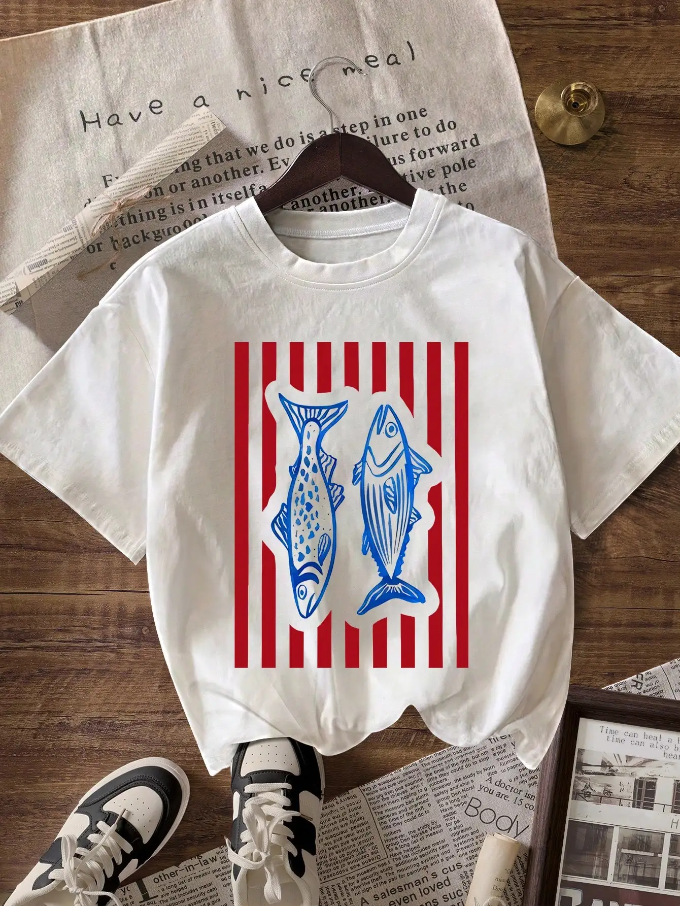 Verano ruso Casual cuello redondo sardina impreso camiseta gráfica moda para chicas Ins versátil viajero camisetas de manga corta