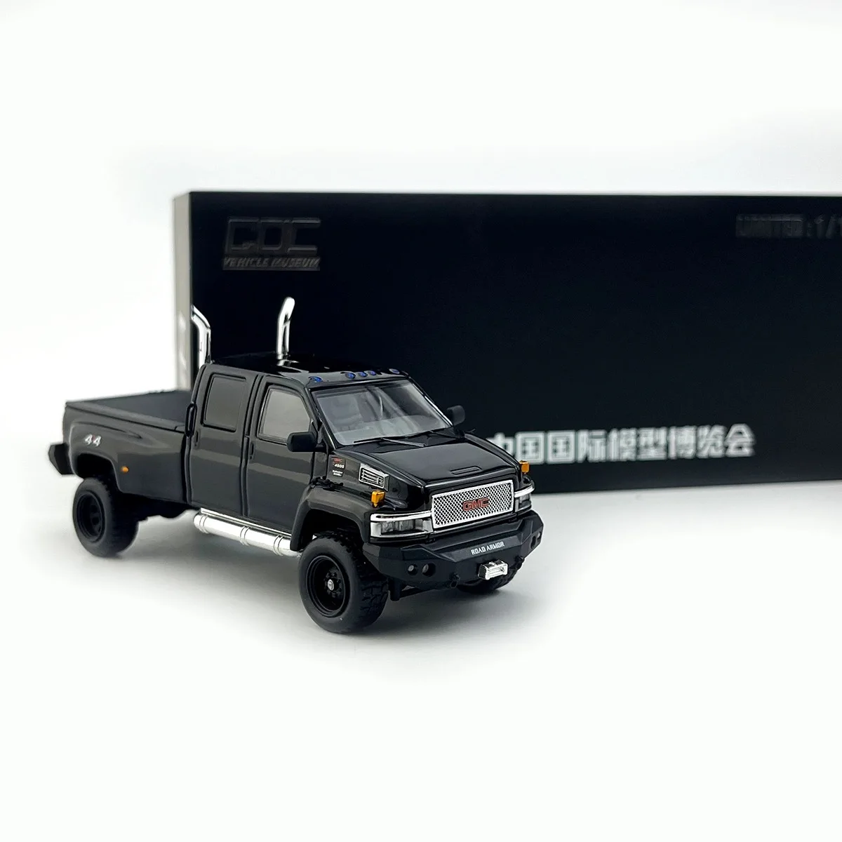 

GOC 1:64 GMC TopKick 2025 Beijing Exhibition Limited American pickup truck model