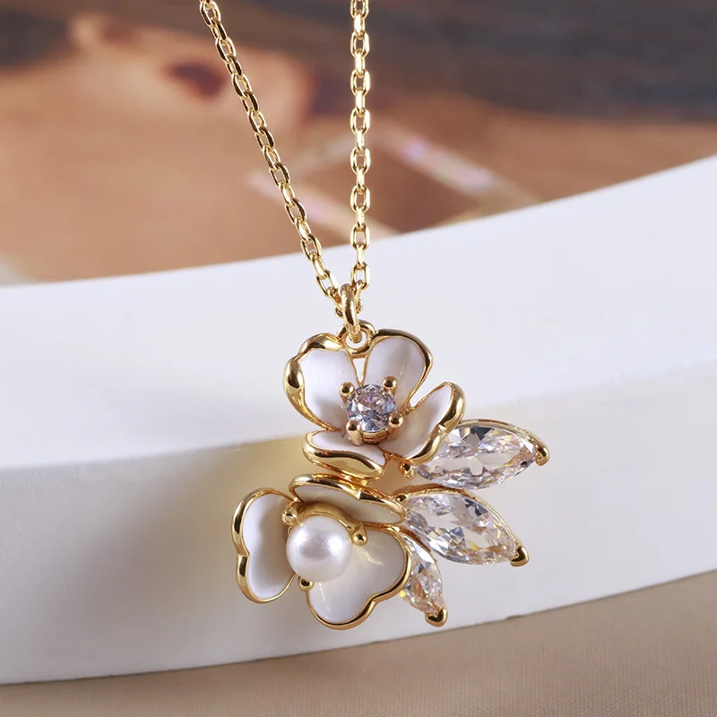 

Fashion Small Fresh Enamel Glaze White Flowers Pearl Zircon Necklace Clavicle Chain Femalen Jewelry Office Jewelry Elegant Craft