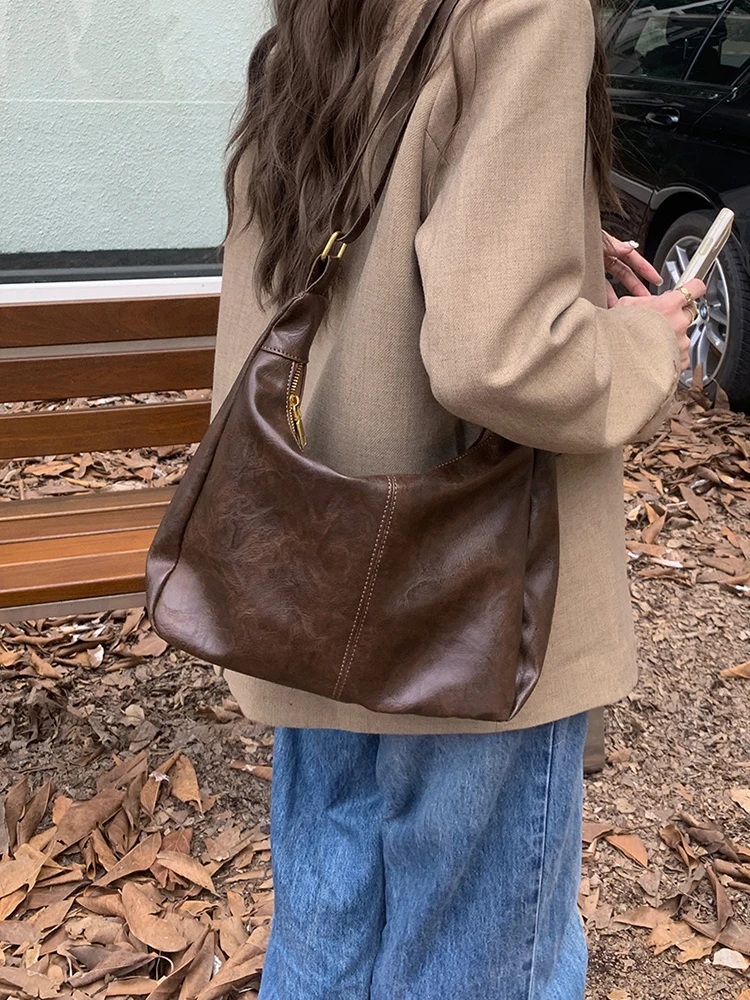 

2025 New Autumn/Winter Vintage Bag Large Capacity Shoulder Bag Fashion and Leisure Women's Daily Commuting Women's Bag