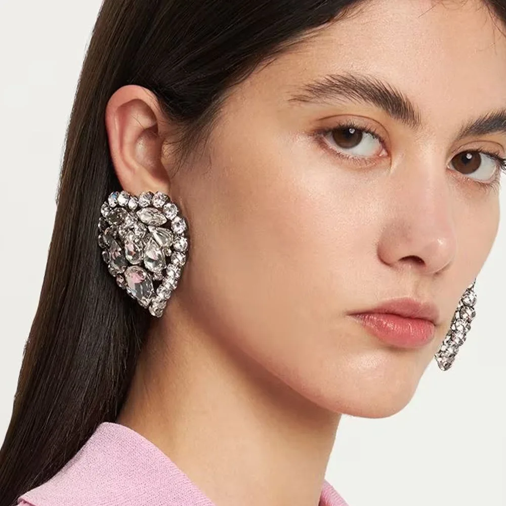 2025 الاتجاه الأبيض حجر الراين القلب أقراط مشبكية للنساء فتاة لا ثقب الأذن اكسسوارات موضة حفلة هدية سحب الملكة مجوهرات #5