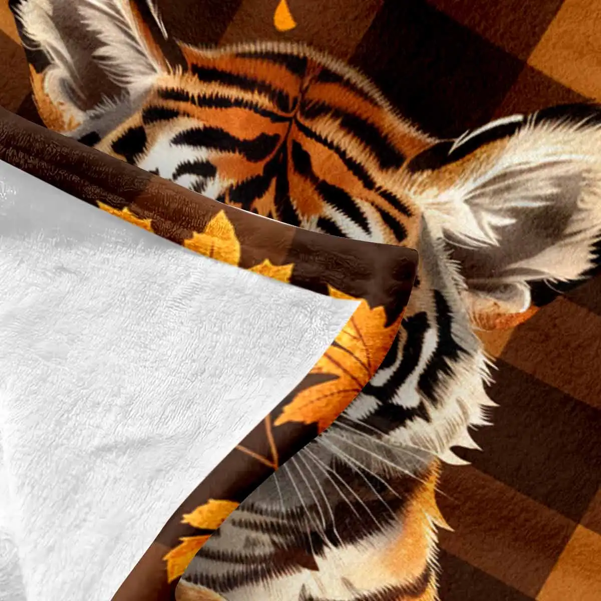 Tiger Ultra-Soft Flannel Blanket - Exceptional Warmth and Cozy Comfort for Perfect Home Decor: Sofa, Bedroom