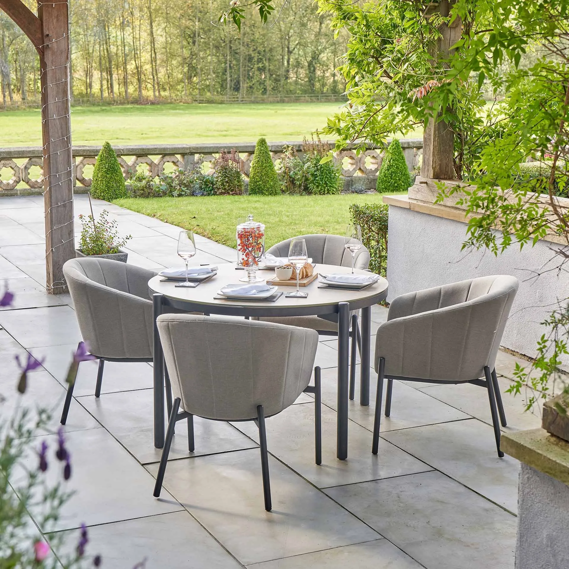Waterproof Fabric Restaurant Table And Chairs Metal Outdoor Furniture Hotel Dining Set Garden Large Armchairs With Table
