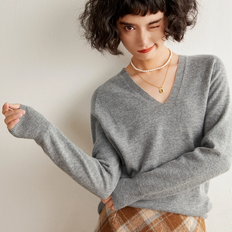 

Autumn and winter V-neck knitted pullover long sleeved women's top