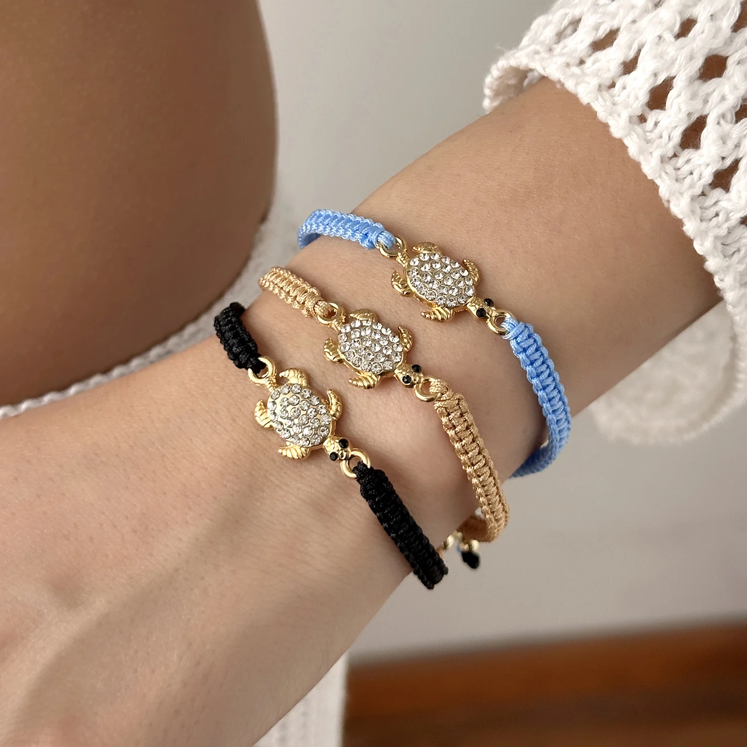 Shiny Rhinestone Inlay Turtle Braided Rope Bracelet for Women Handmade Metal Turtle Charm Woven Chain Summer Beach Jewelry Gift