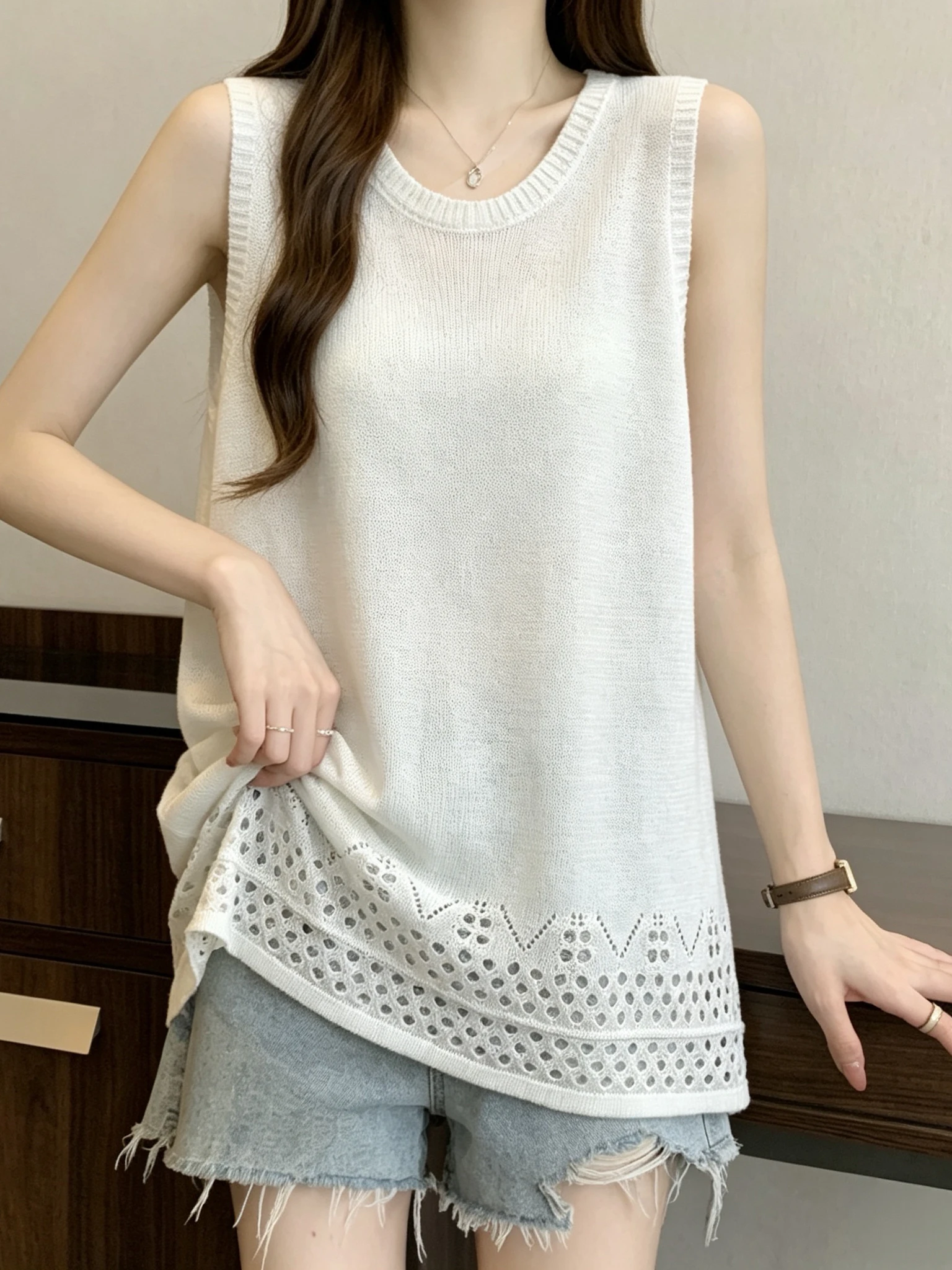 

Casual Loose Knitted Hollow Design Small Vest Sleeveless round Neck Pure Color Summer Top for plus Size Women Versatile Inner...