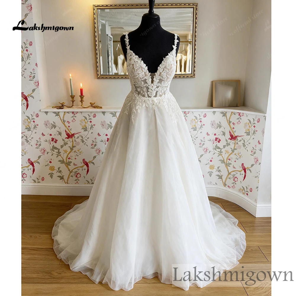 Lakshmigown A-Linien-Brautkleid aus Organza mit Spaghettiträgern, floraler Spitze und Perlenbesatz, tiefem V-Ausschnitt am Rücken und Schleppe, nach Maß anfertigbar – Detail 5