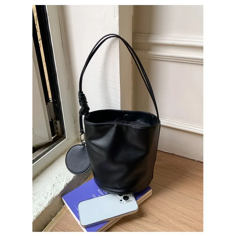 

Luxury Brand Women Leather Tote Bag By Famous Designer - Classic Elegant Crossbody Bag For Everyday Carry