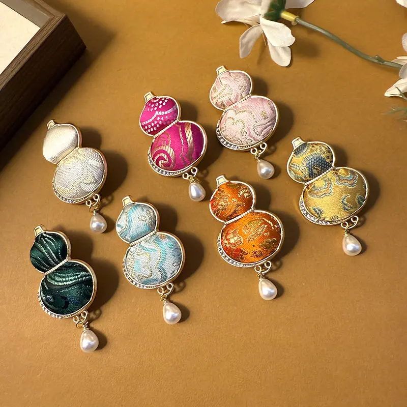 Chinese Hanfu Style Song Brocade Gourd Brooch Vintage Cheongsam Lapel Pin Optional Pearl Tassel Multi Colors For Women Party Wea