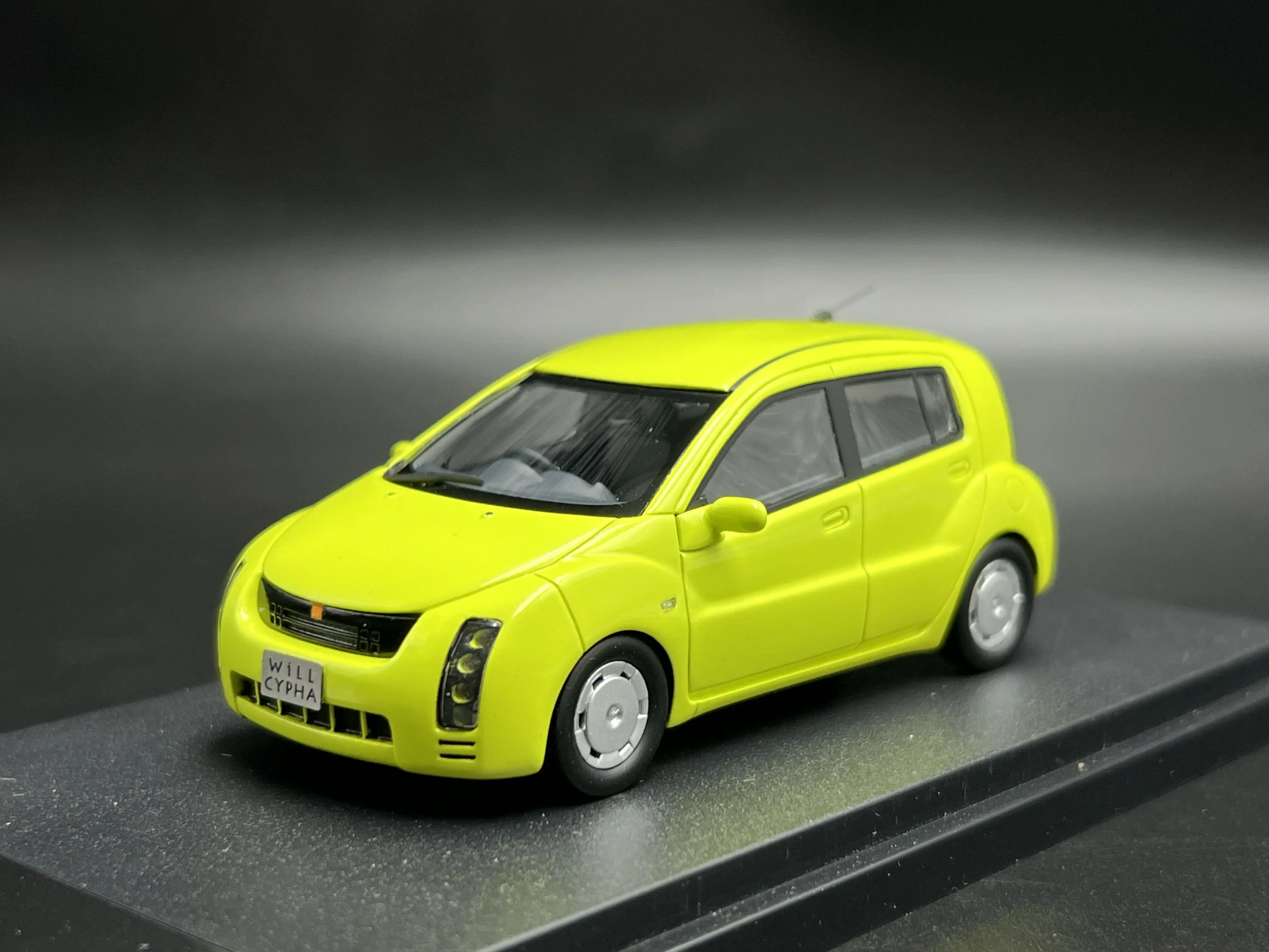 Hi-Story 1:43 Scale Toyota WiLL CYPHA 2002 Resin Car Model