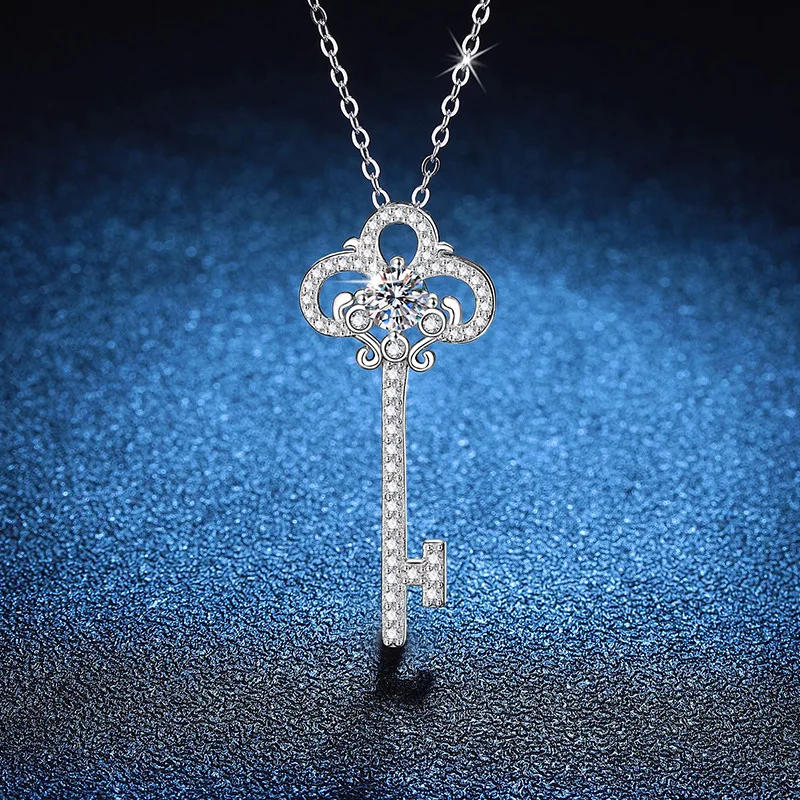 

Platinum PT950 18K Gold Necklace, Moissanite Pendant, Twilight Key Collarbone Chain, Moissanite Light Luxury Fashion Necklace