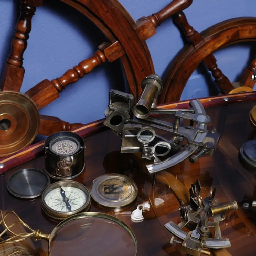 Vintage nautical wall decoration handmade wooden boat wheel painting technology for home office or restaurant