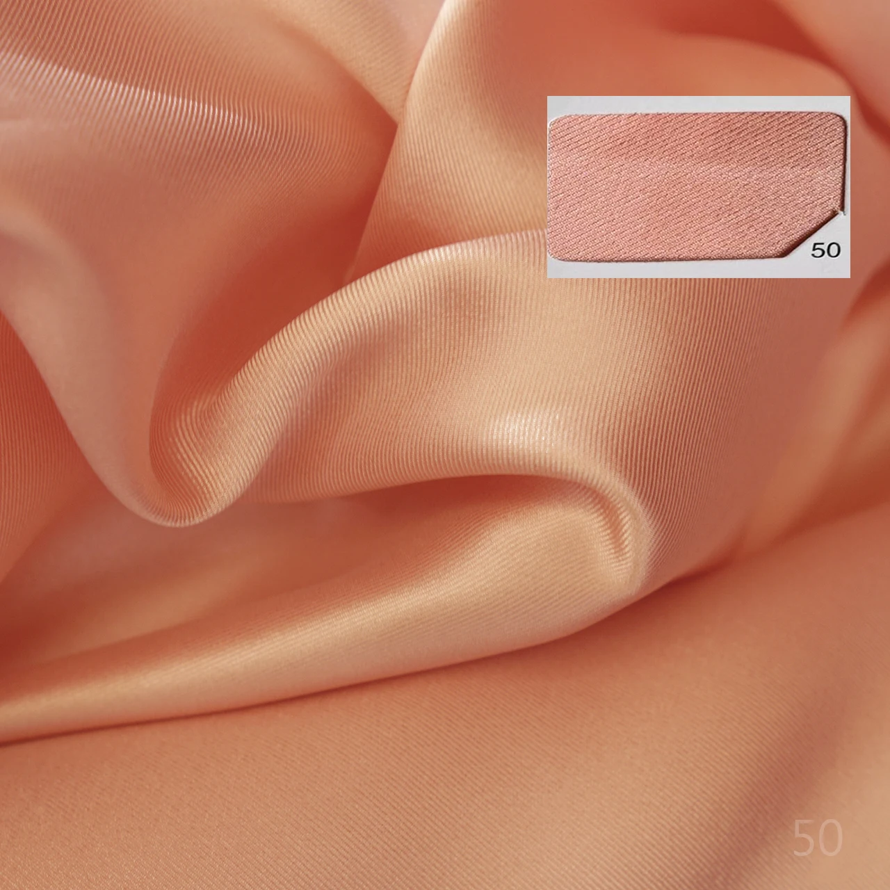 Jasnopomarańczowa satynowa tkanina o wysokim połysku, żywy mikado, miękka tekstura, drapowanie, odporny na zmarszczki materiał na suknię wieczorową