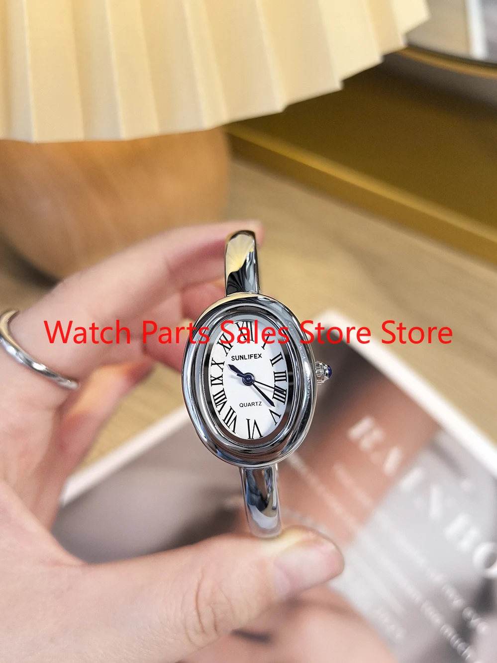 

Vintage Bracelet Watch Bathtub Gold Bracelet Oval Roman numerals Retro Watch Light Luxury Premium Women's Watch