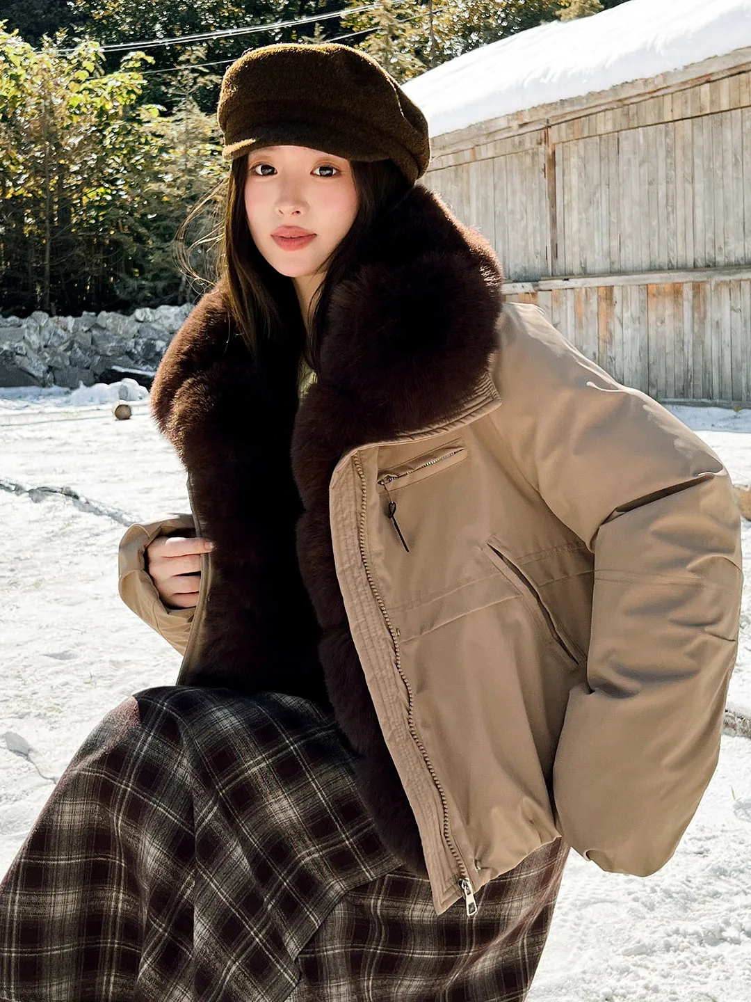 2026 Winter Fashion Thickened Short Parka Coat Women's Warm Cotton Jacket with Fleece  Large Fur Collar Compact Size