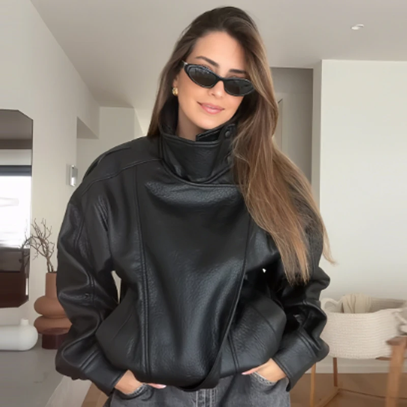 سترات نسائية HXAO سترة جلدية صناعية سوداء للنساء 2025 ملابس خارجية غير متماثلة بأكمام طويلة جديدة في المعاطف والسترات سترة لسائقي الدراجات النارية
