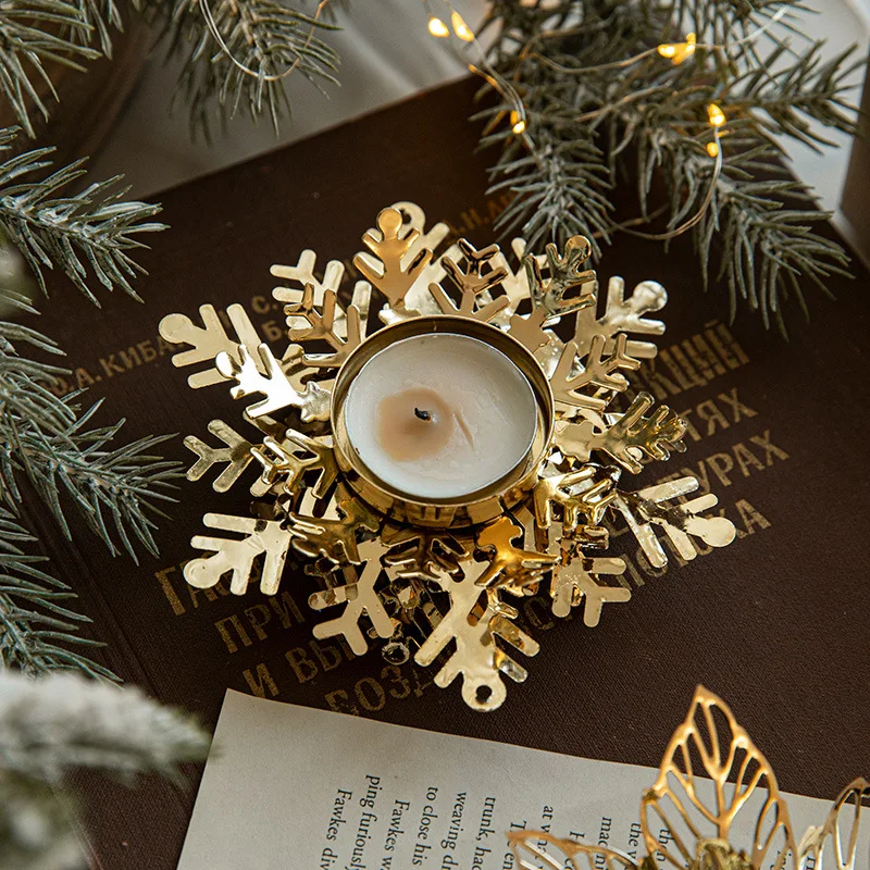 Christmas Golden Snowflake Candlestick Xmas Metal Christmas Decorations Elegant Candle Holder for Holiday Decorations