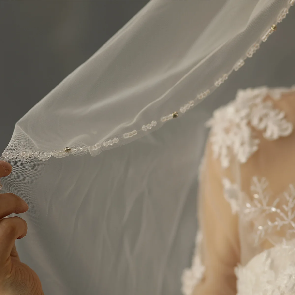 Elegante Zachte Tule Bruiloft Sluiers Voor Bruiden Witte Schouder Kraal Rand Bruidssluier Met Kam Voor Mariage Vrijgezellenfeest