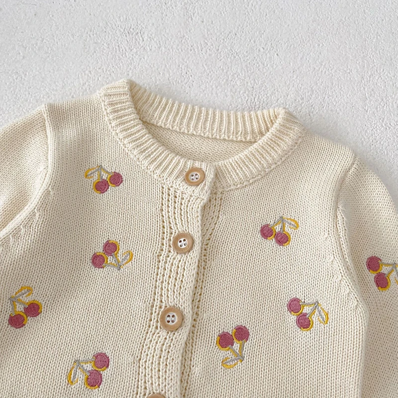 New autumn baby clothing, 0-3 year old female baby, knitted sweater jacket, cherry embroidered knitted long sleeved jacket