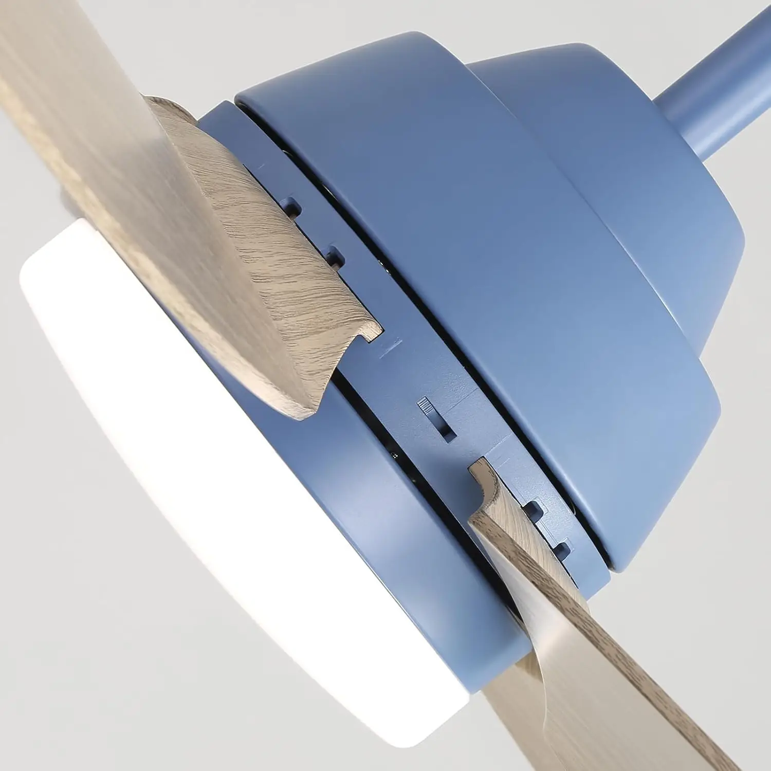 42-inch Modern Ceiling Fan With Light Reversible Motor 6-speed High Wind Speed With Remote Control