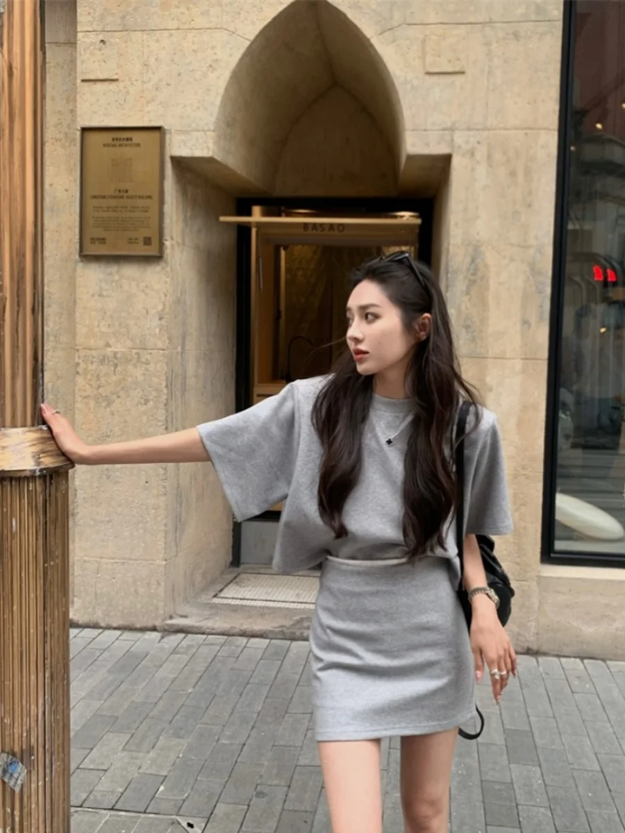

Korean Fashion Summer New Women Two Piece Skirt Sets Simple Casual Short Sleeve Loose T-shirt + High Waist Slim Mini Skirt Suit