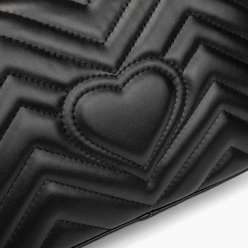 حقيبة سلسلة مبطنة جديدة للنساء حقيبة كتف عصرية بنمط موجة المياه مع مشبك معدني حقيبة يد أنيقة للسيدات