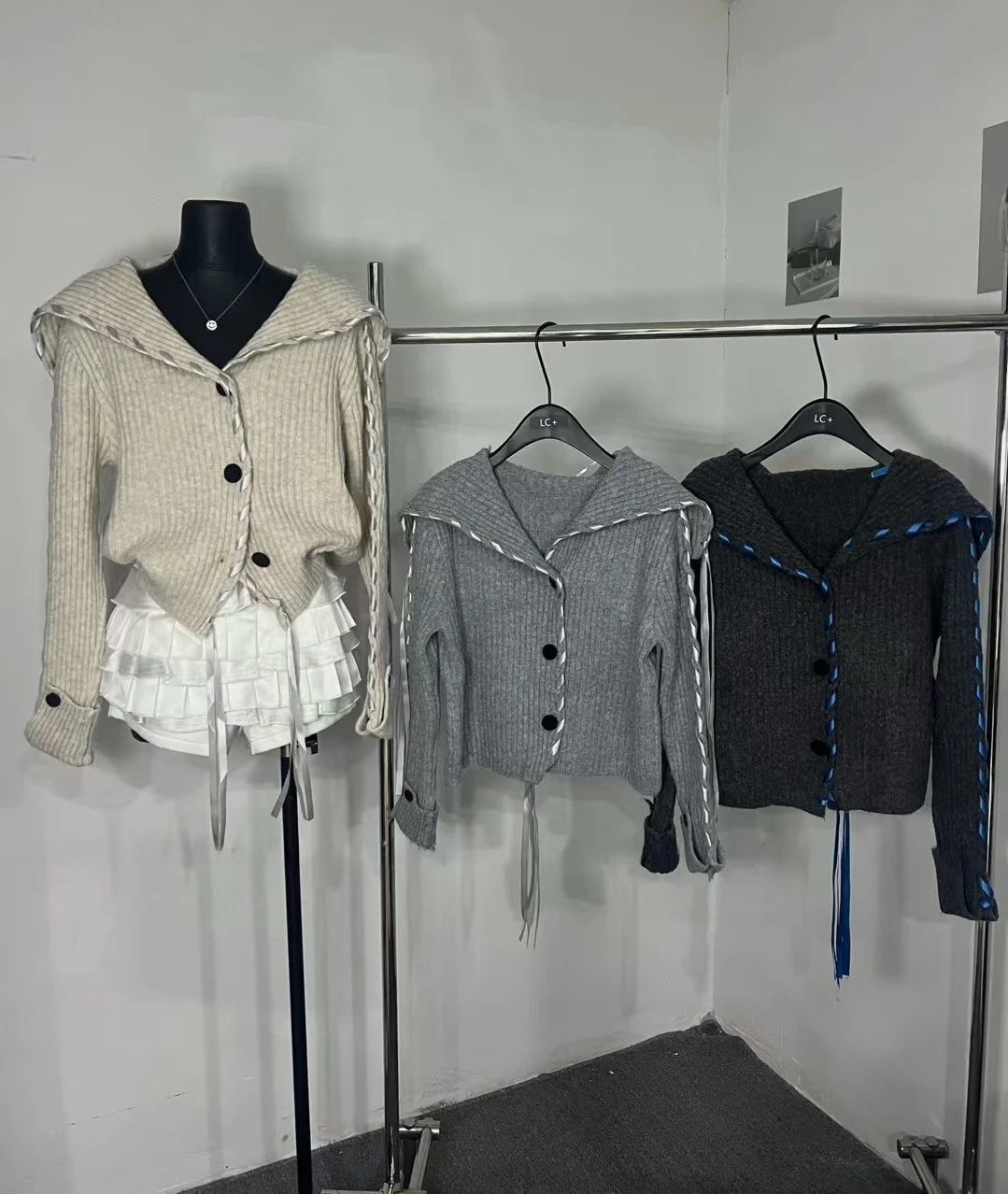 

Faionable ort Вязаный темно-синий открытый кардиган с воротником, женский многослойный топ, осень 2023, корейская версия, универсальный элитный C...