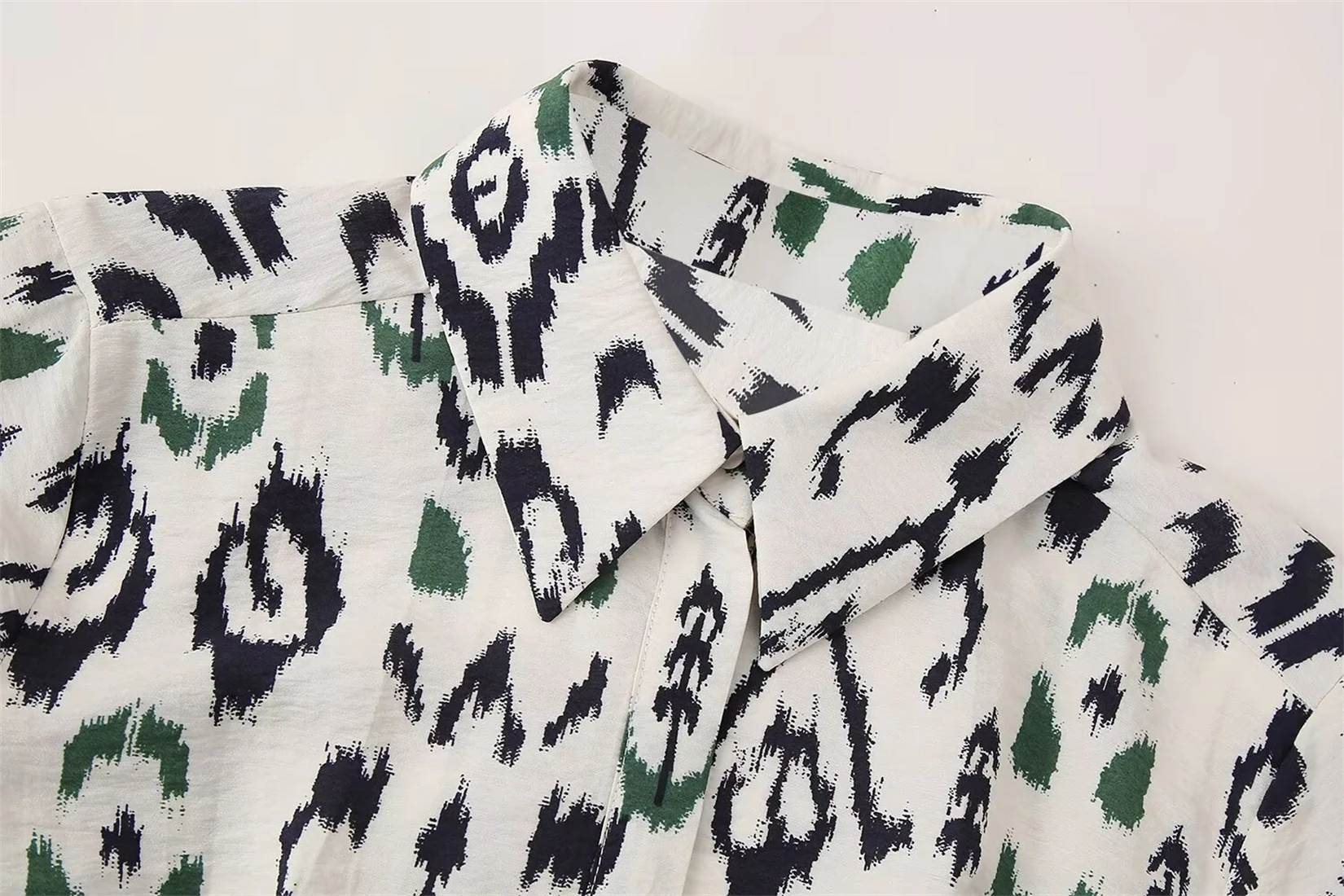 فستان نسائي قصير مطبوع عصري 2025 طية صدر السترة تصميم جميل وأنيق وصول جديد