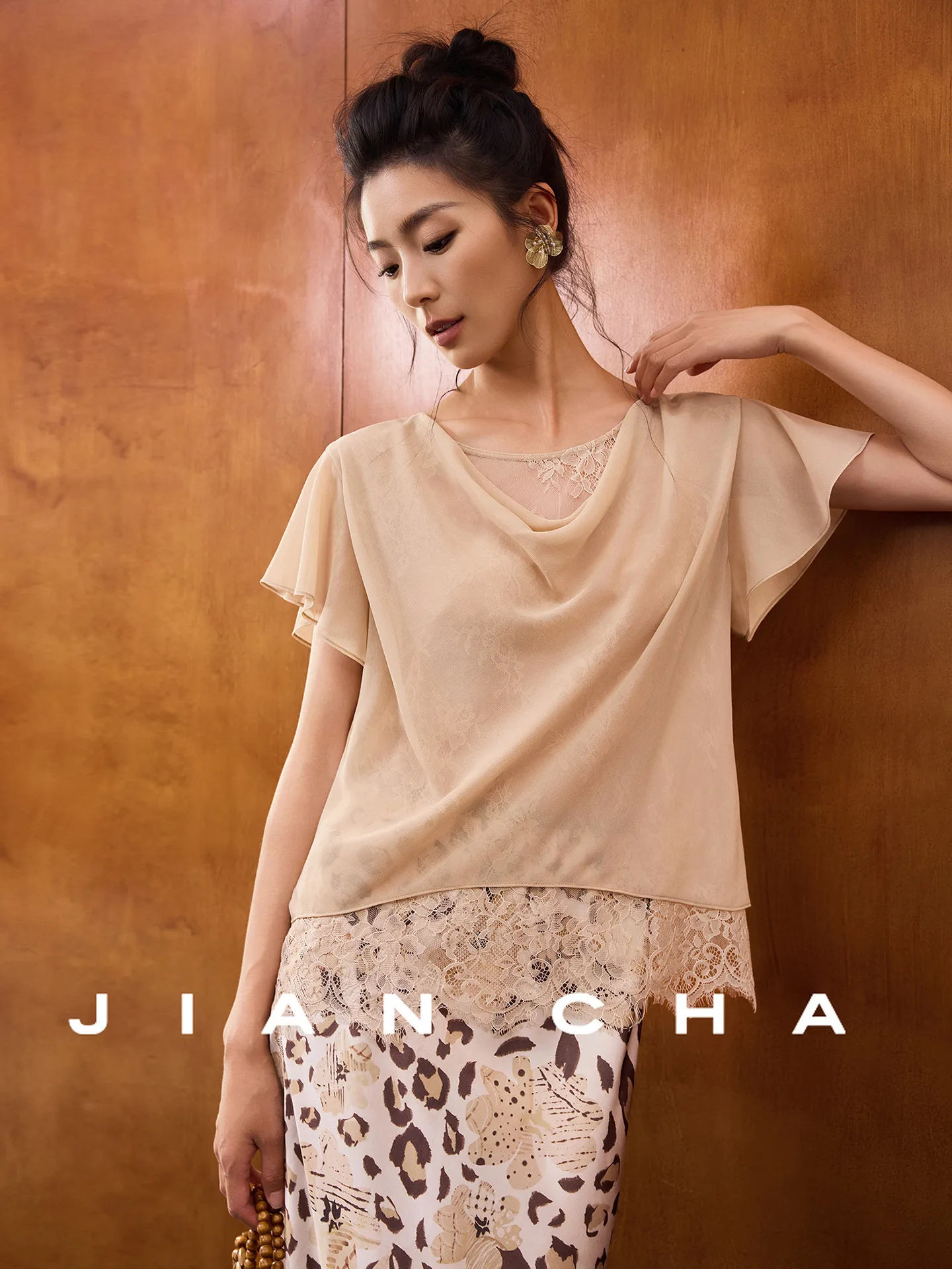 

Silk-Like Loose Fit round Ne ort Sve Women's irt in Tea Milk Color with Chiffon Softn And Lace Sensation