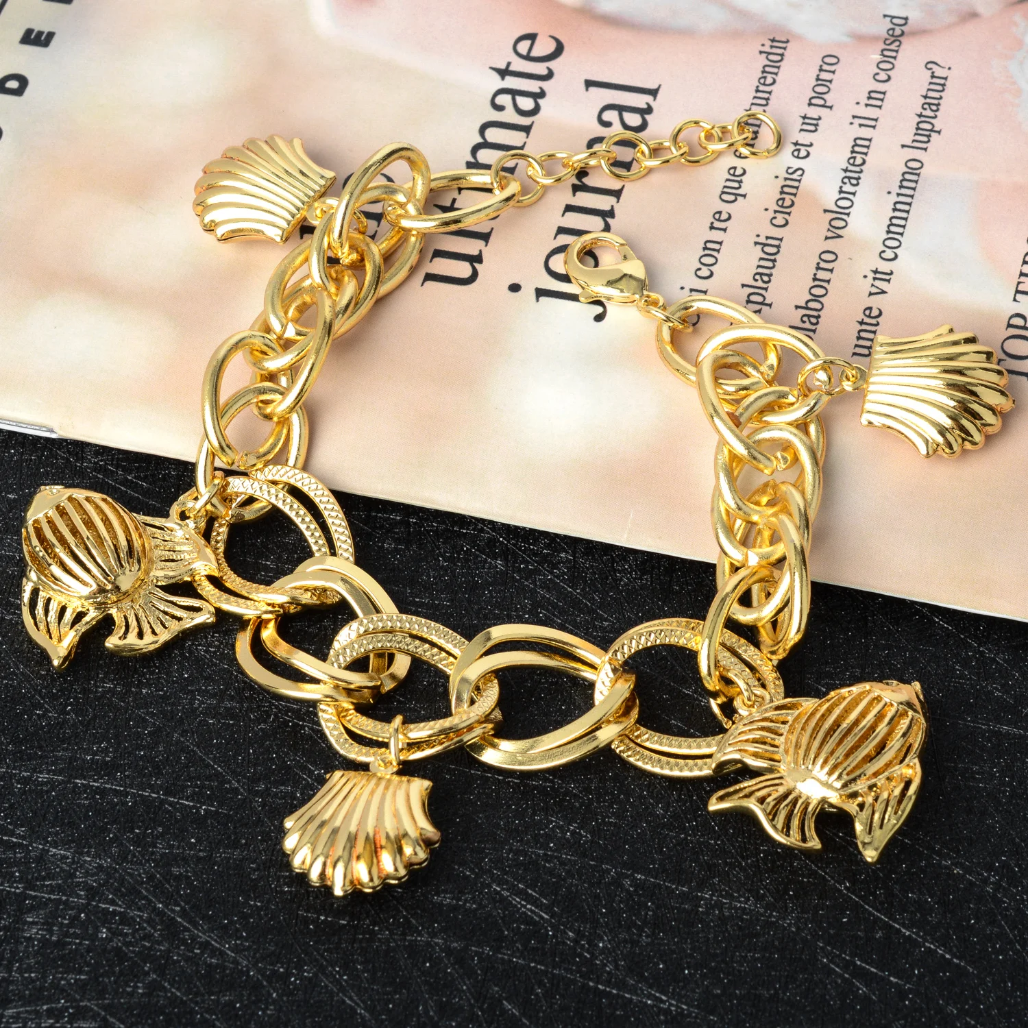 Shell Fish Shape Charm Bracelet For Women Exquisite Gold Plated Hand Link Chain Bracelet 2023 Fashion Hip Hop Punk Jewelry Gifts