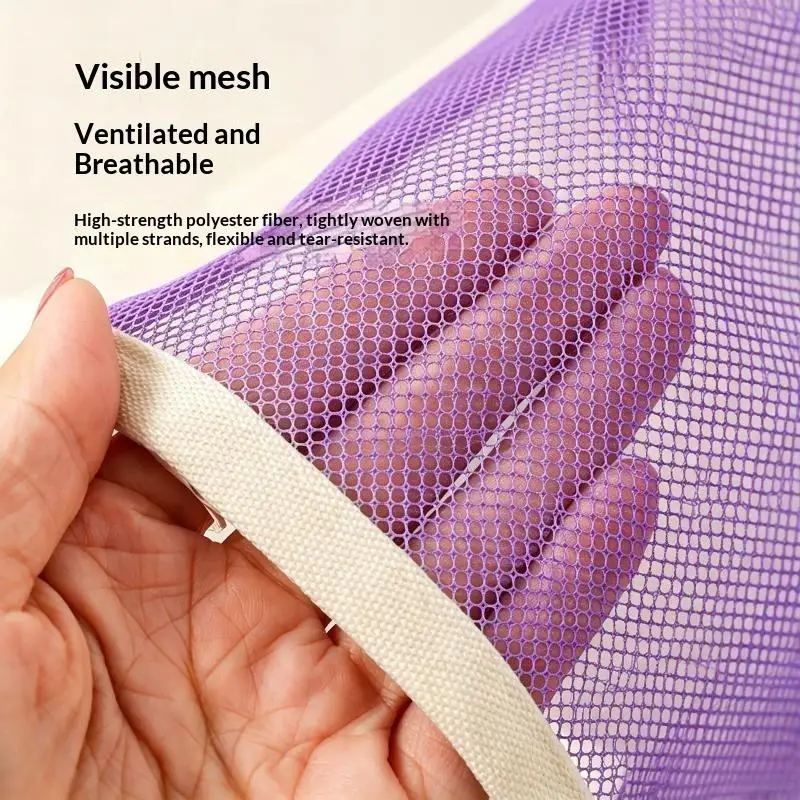 Atmungsaktive Kosmetiktasche aus Mesh mit sicherem Reißverschluss und bequemem Griff für die Organisation von Make-up und Hautpflegeartikeln auf Reisen. – Detail 4